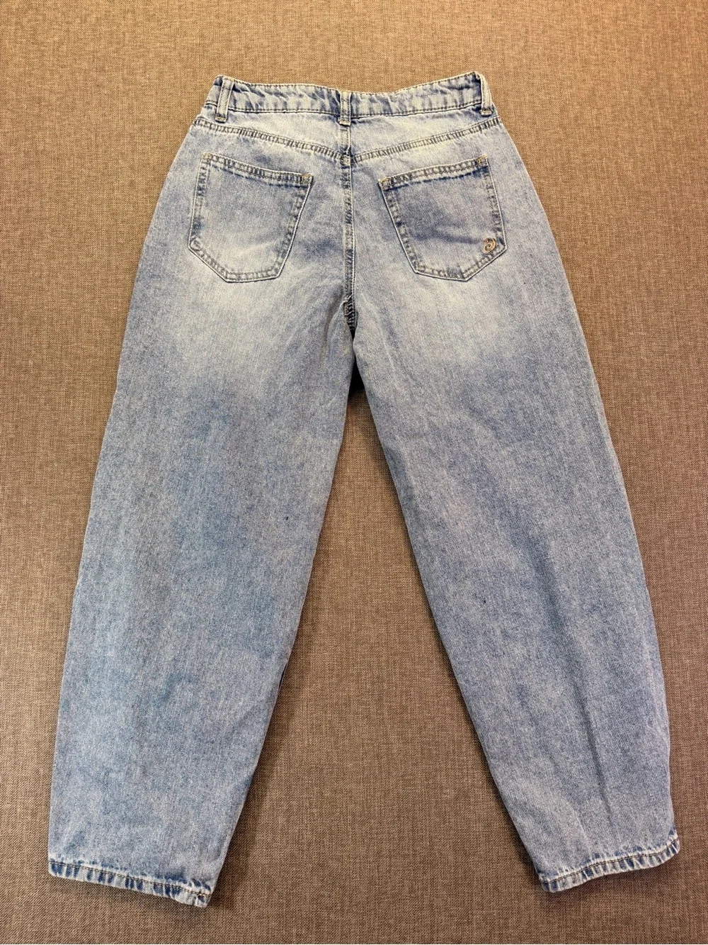 Indigo Rein Women's barrel leg cropped Jeans in Light Blue Wash size 25